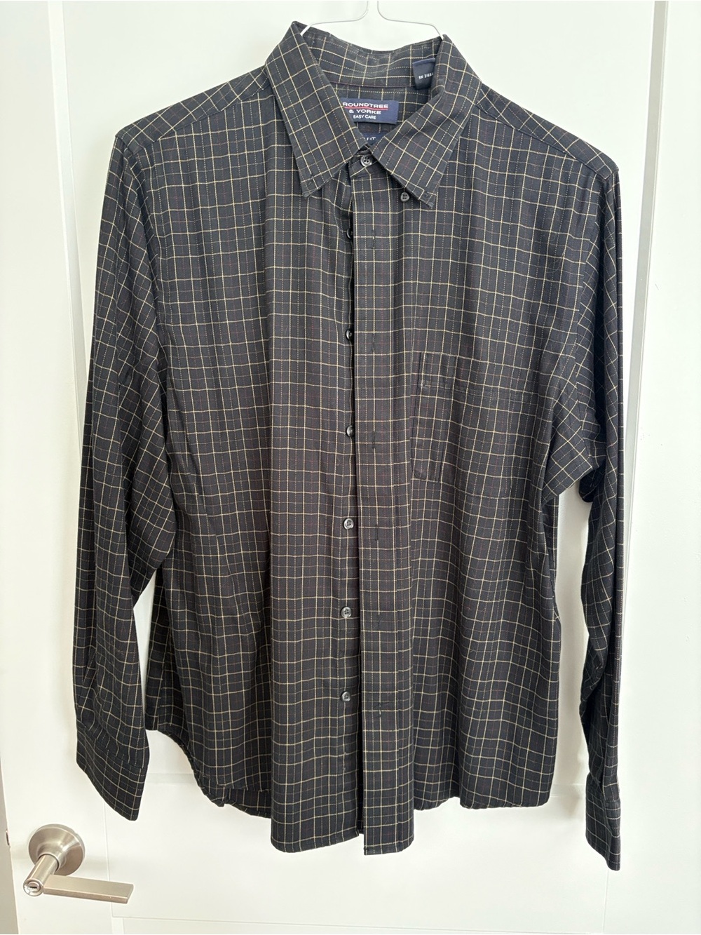 Roundtree & Yorke Men's Black Plaid Button-Down Shirt